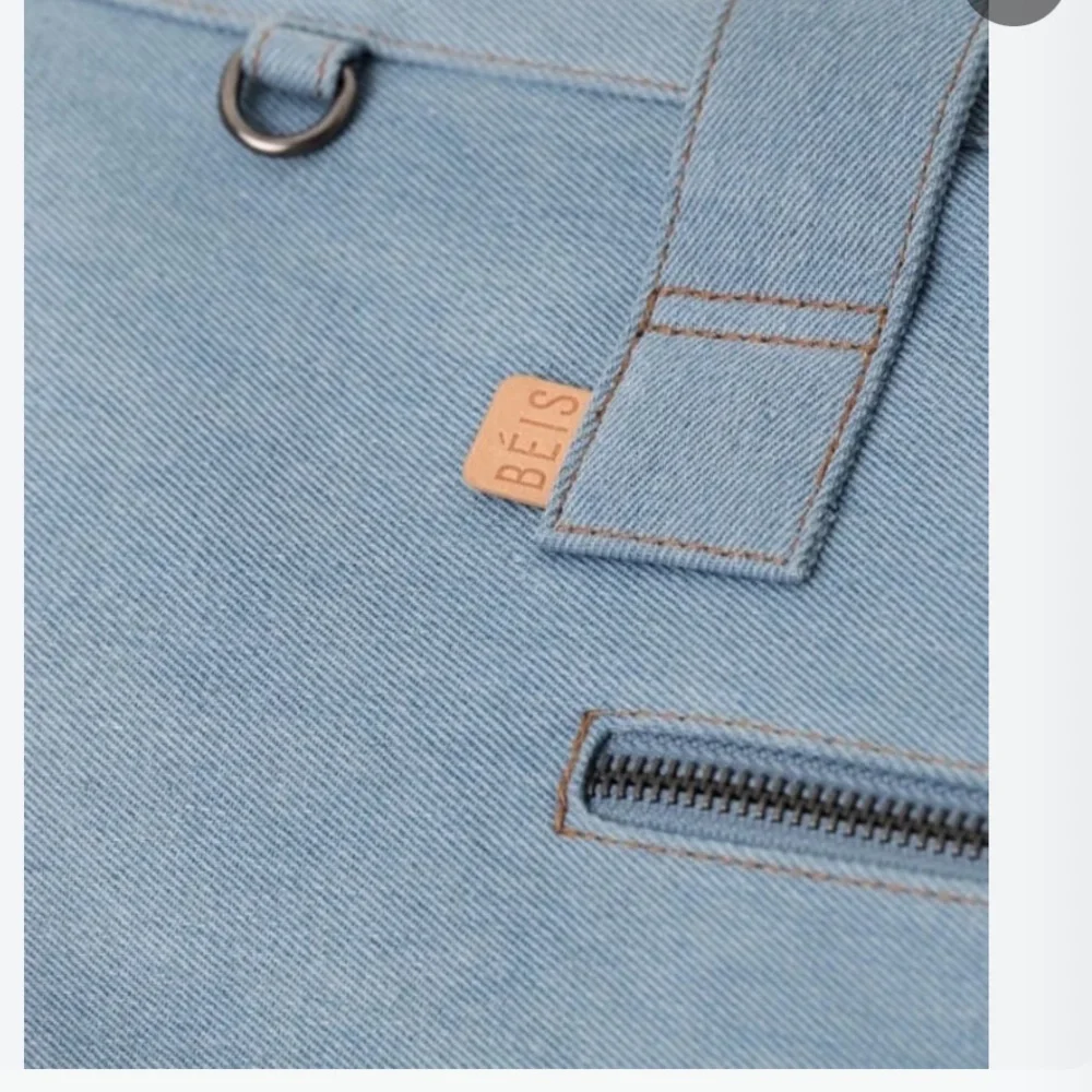 Gap x Beis Weekender - Picture 2 of 7